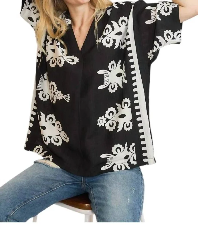 Oversized Border Print Top In BlackWomen's winter tops